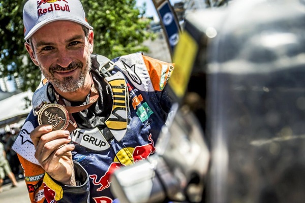 Jordi Viladoms (ESP)  KTM 450 RALLY tras acabar el rally    Dakar 2016 Argentina,  Bolivia, Etapa 13, desde  Villa Carlos Paz a Rosario , Enero 16, 2016