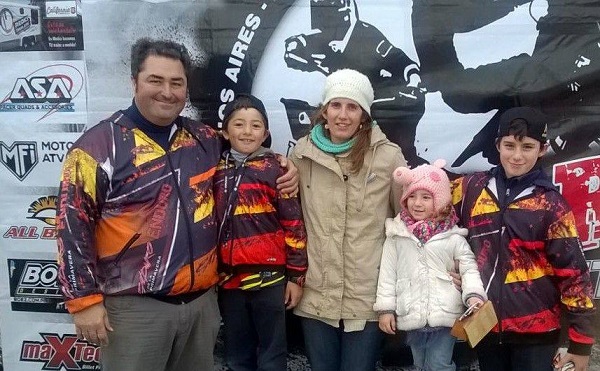 13348673_896467427146506_458357933_n